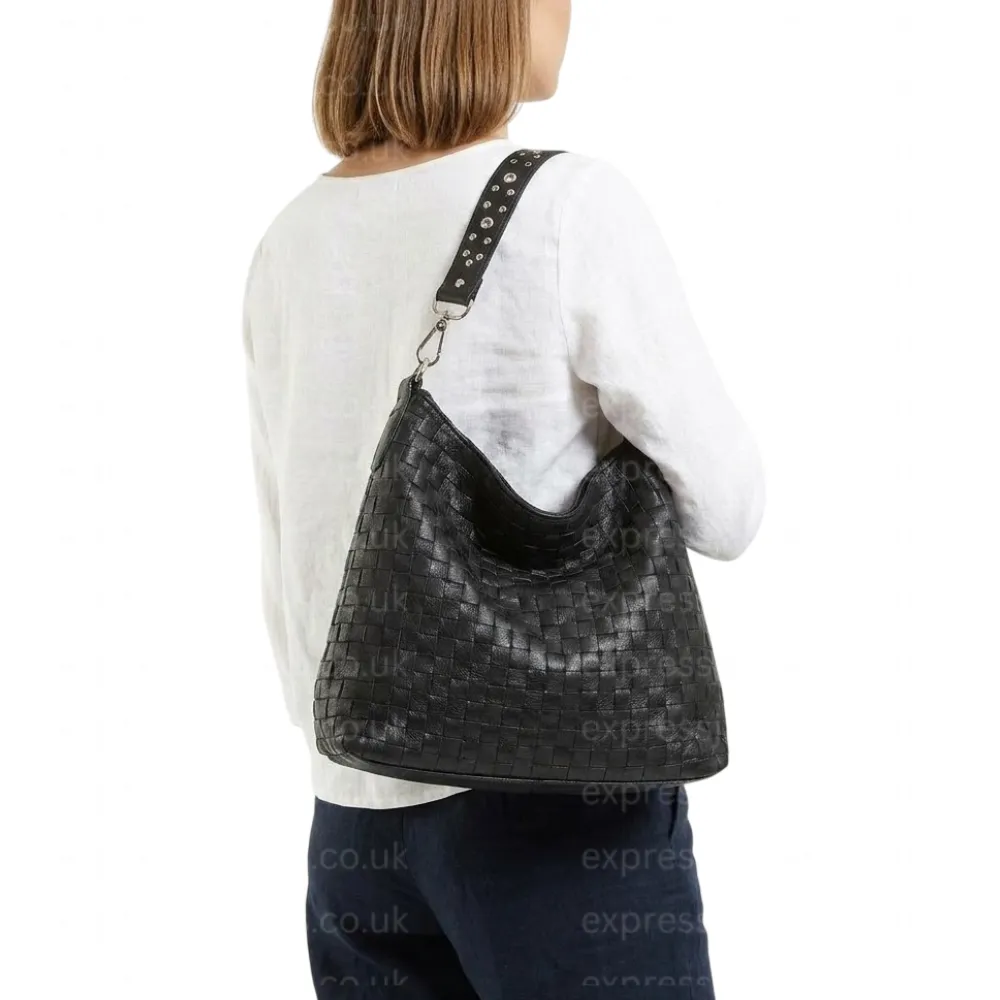 beth-dutton-purse.webp