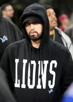 eminem-lions-black-hoodie.jpg