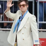harry-styles-white-blazer.webp