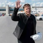 tesla-plaid-elon-musk-jacket.webp