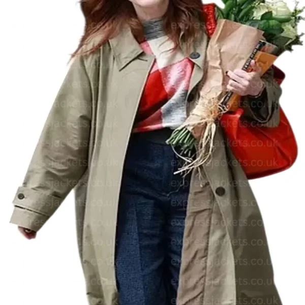 julianne-moore-brown-coat.webp