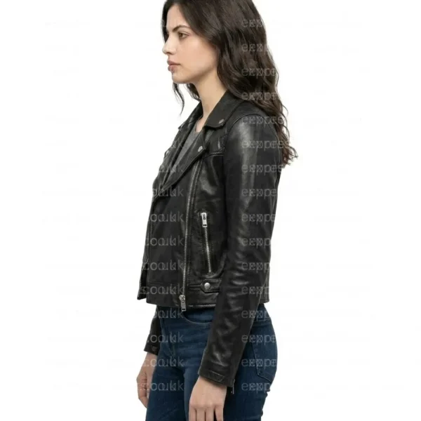 conor-leslie-titans-jacket.webp